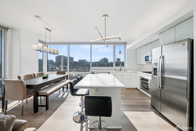 Building Photo - 501 Beale St