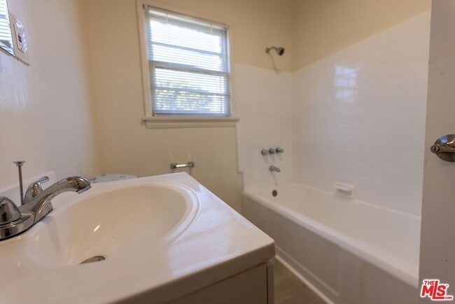 Building Photo - 1940 S Robertson Blvd