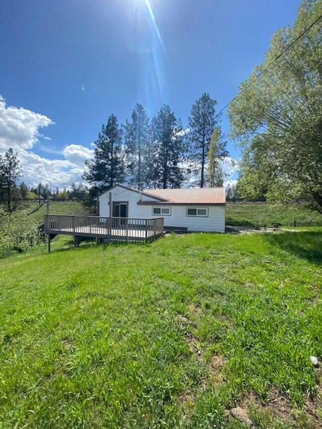 Building Photo - Charming 2 Bedroom Home with River Views i...