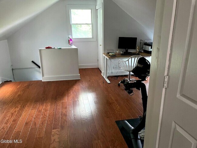 Building Photo - 200 Beekman St