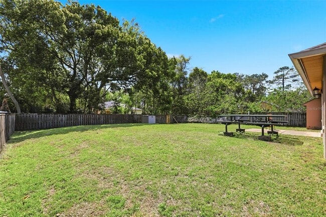 Building Photo - 125 W 5th St