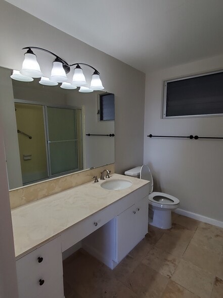 Bathroom - 999 Wilder Ave