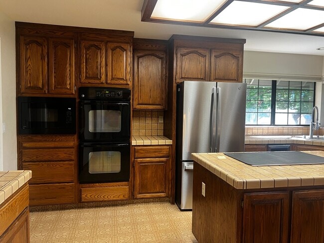 Building Photo - MORGAN HILL Expansive 6 bedroom, 4.5 bathroom home