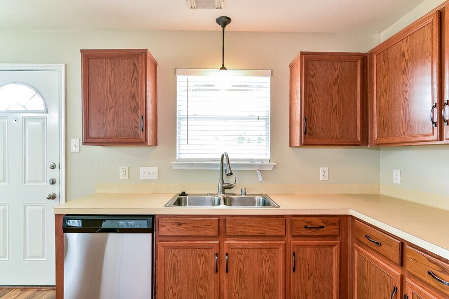 Building Photo - 11315 Sugar Bowl Dr