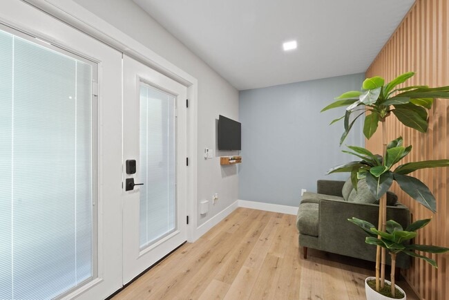 Building Photo - ? Modern Studio in National City – Furnish...