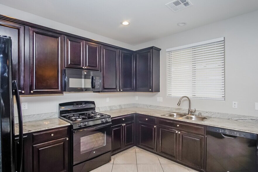 Building Photo - 6425 Kellyville Dr