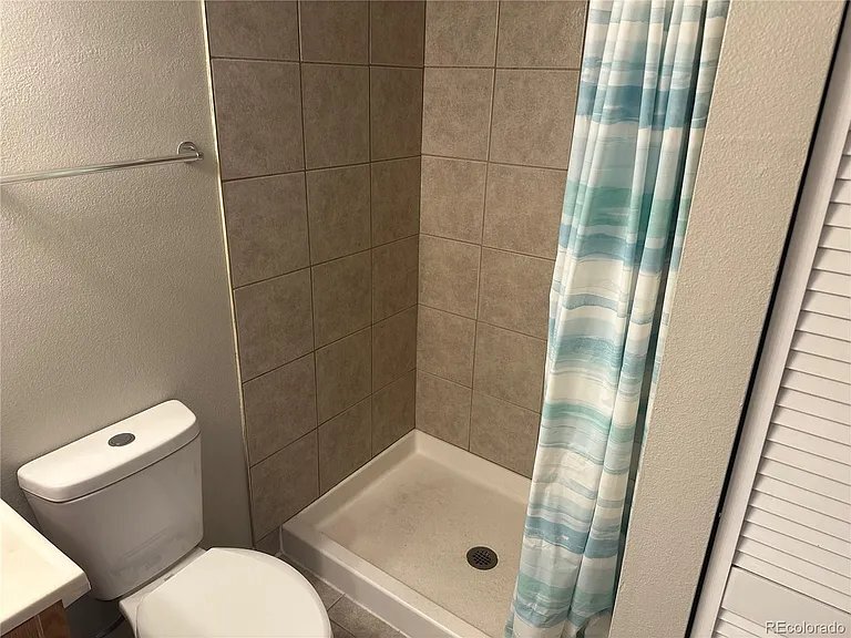 Building Photo - 440 W Rockrimmon Blvd