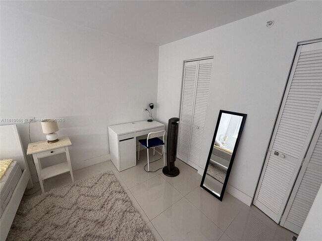 Building Photo - 1881 Washington Ave