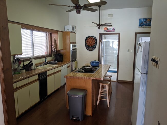 Building Photo - 2532 N Ashland Ave