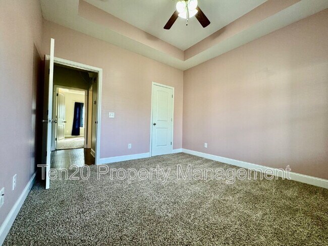 Building Photo - 16 Vineyard Dr