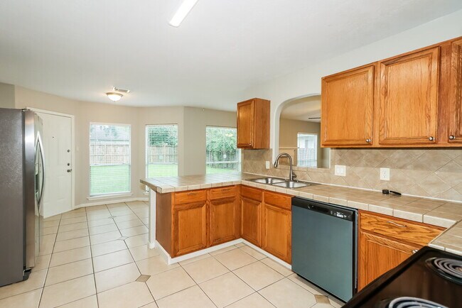 Building Photo - 18326 Forest Dew Dr