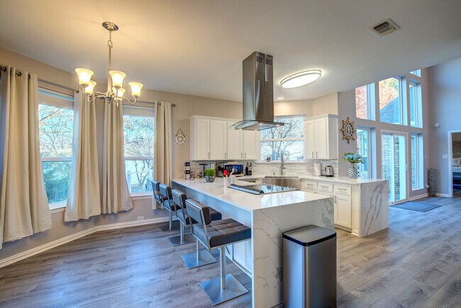 Building Photo - 8606 Columbia Dr