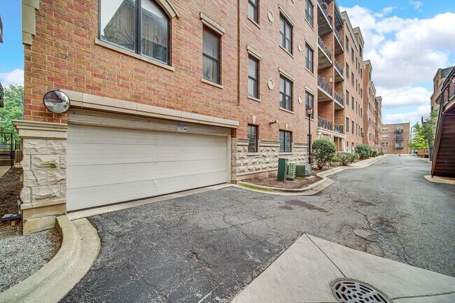 Building Photo - 2811 N Bell Ave