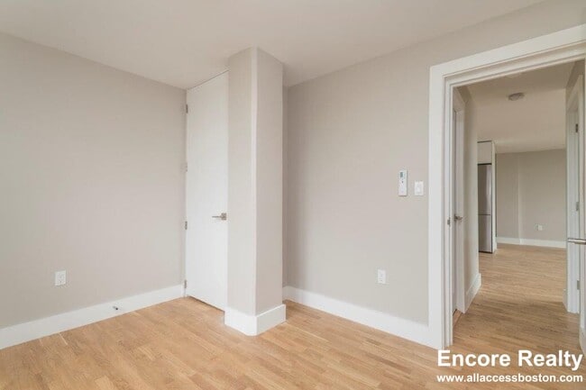 Building Photo - 334 Harvard St