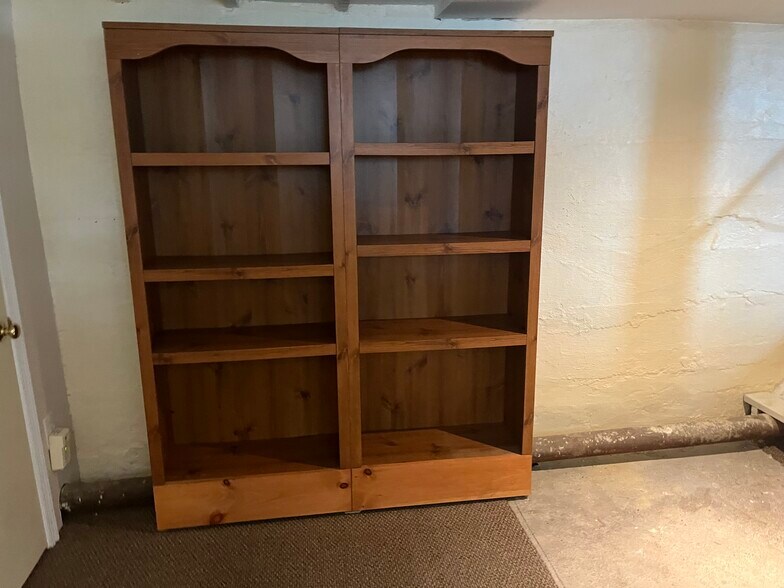 Building Photo - 136 N Green St