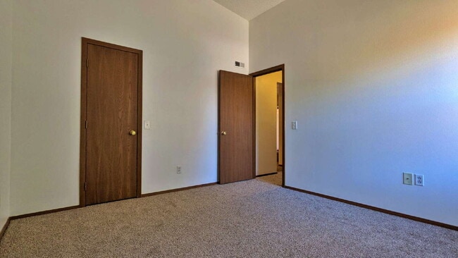 Building Photo - Spacious 2 Bedroom 1 Bath Condo In Cherry Creek School District!! 2nd Floor Balcony! Extra Storag...