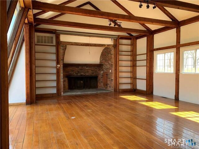 Building Photo - 18 Platts Hill Rd