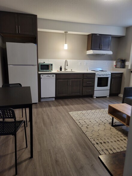 Building Photo - 6640 N Amherst St