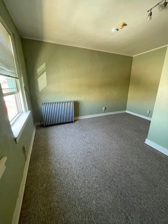 Building Photo - 109 1/2 East 6th Street, Unit 6