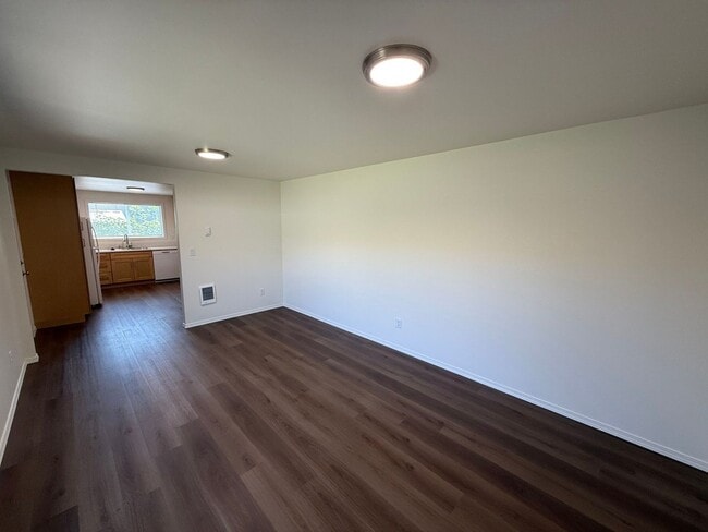 Building Photo - 1505 NW Highland Dr