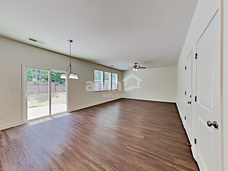 Building Photo - 1920 Brook Enclave Trail