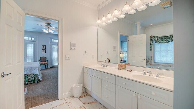 Building Photo - 635 Dune Oaks Dr