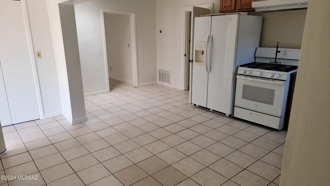 Building Photo - 2726 N Estrella Ave