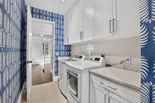 Building Photo - 200 NW 10th St