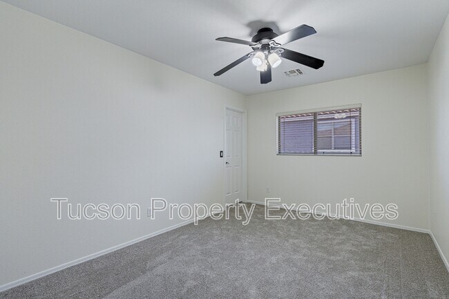 Building Photo - 10176 9 Iron Dr