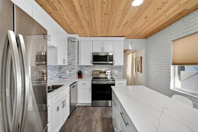 Building Photo - 2444 34th Ave N