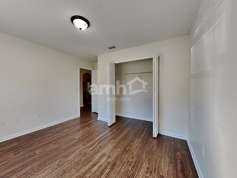 Building Photo - 9311 Thunderbolt Dr