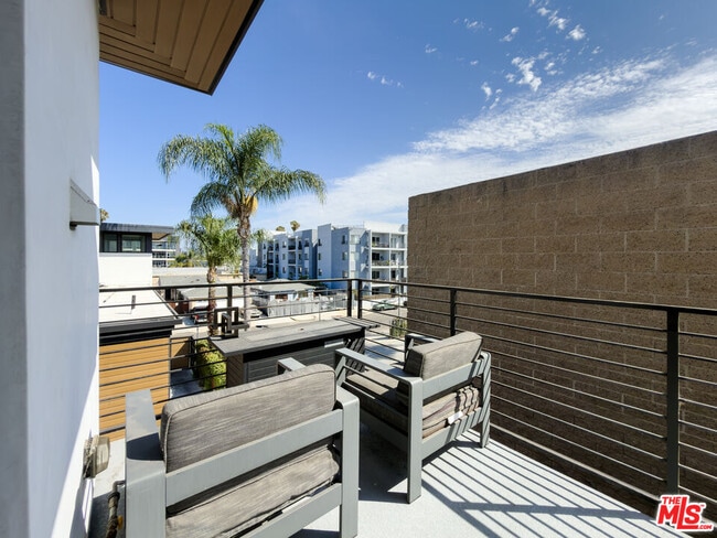 Building Photo - 13354 Beach Ave