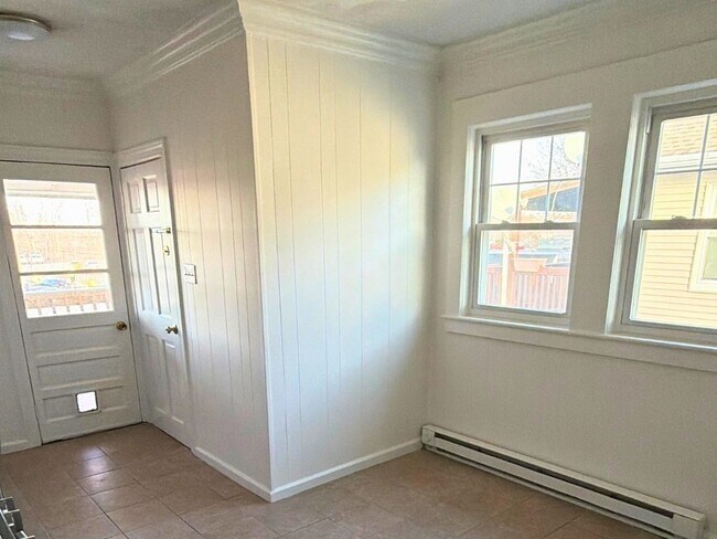 Building Photo - 19 1st St