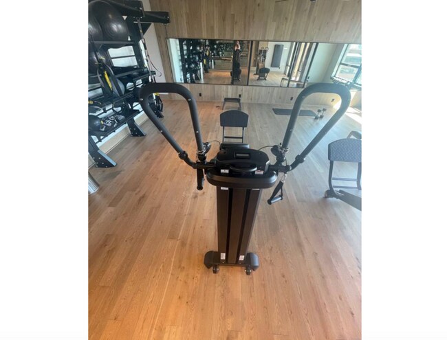 Building Photo - 1045 Lincoln St