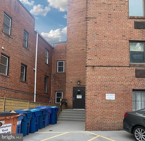 Building Photo - 1825 T St NW
