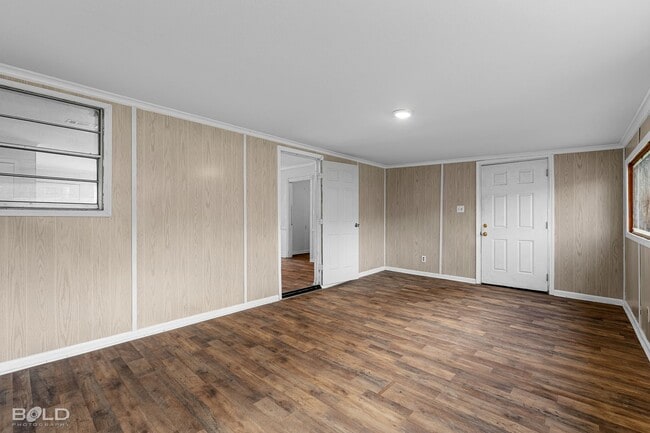 Building Photo - 1136 N Southland Park Dr