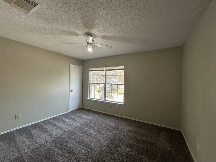 Building Photo - 407 Bluegrass Creek