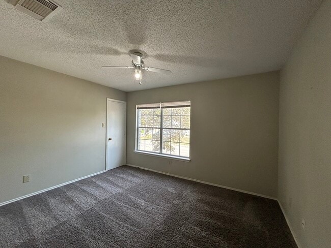 Building Photo - 407 Bluegrass Creek