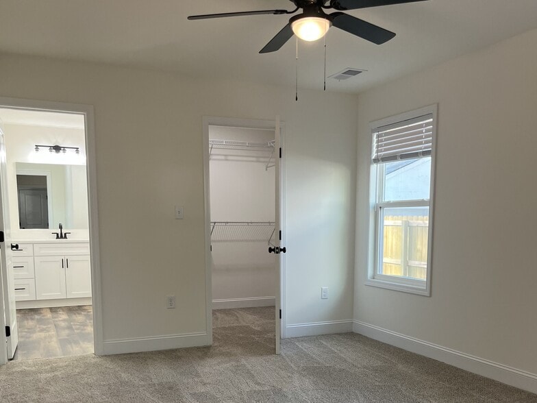 Building Photo - 118 Roland Ave