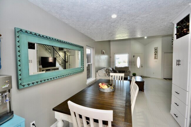 Building Photo - 3330 Beran Dr