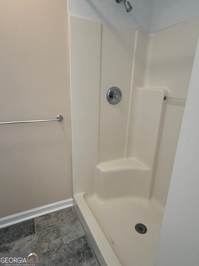 Building Photo - 10111 Settlers Grove Rd NE