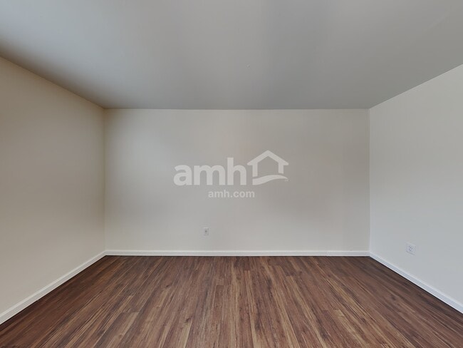 Building Photo - 854 E Artesia Pl