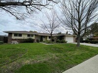Building Photo - Desired Greenhaven 4 Bedroom