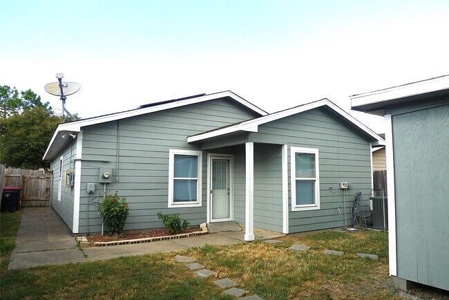 Building Photo - 19939 Great Elms Dr