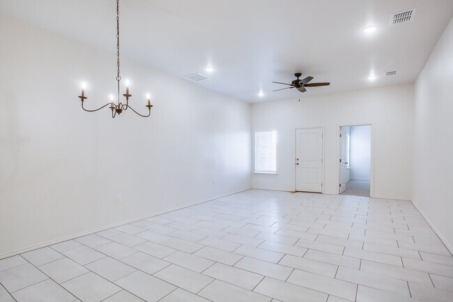 Building Photo - "Charming 3-Bedroom Retreat with 2 Full Baths in Wolfforth - 1465 Sq Ft of Comfort!"