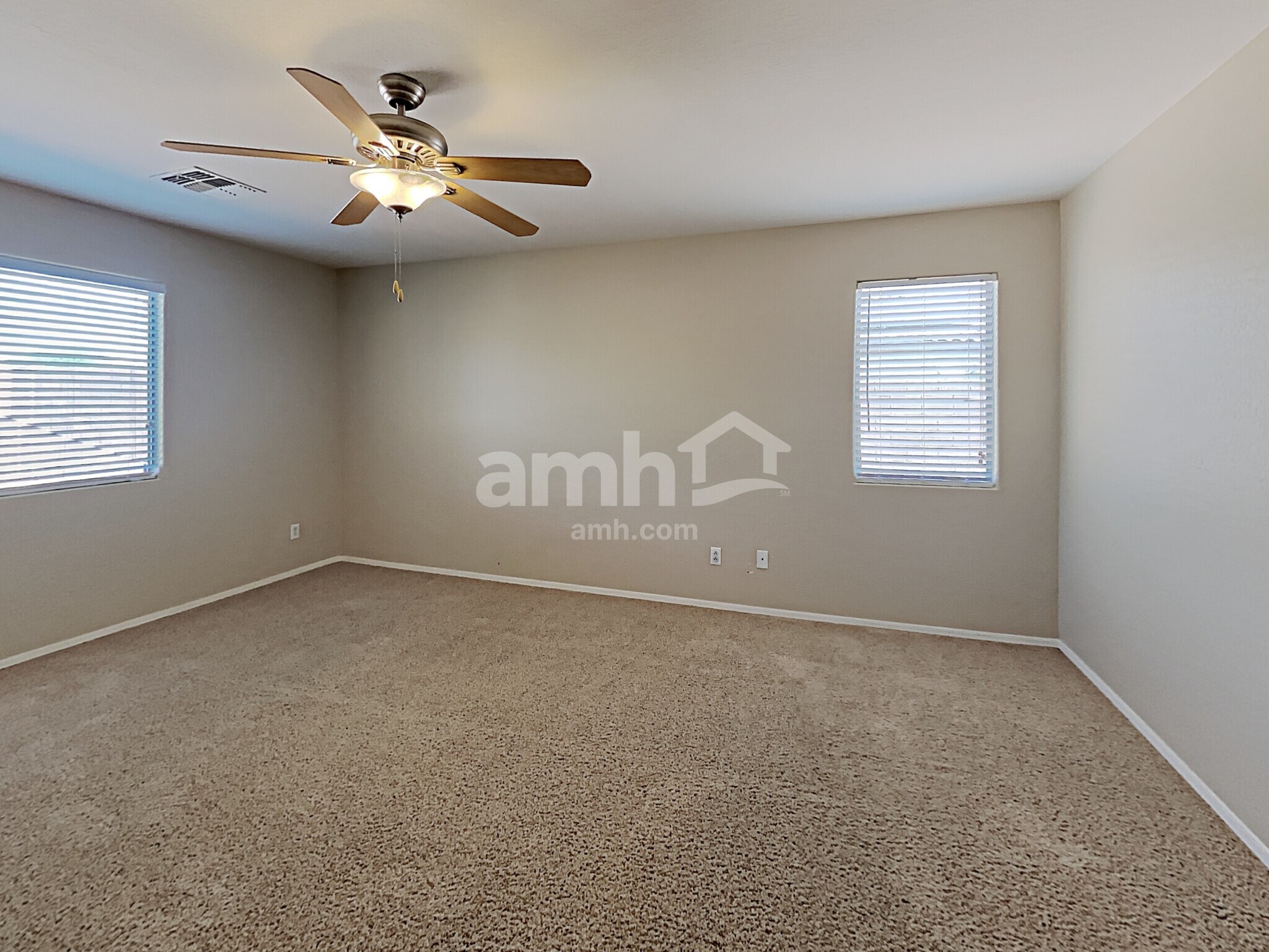 Building Photo - 7504 S Sunrise Way