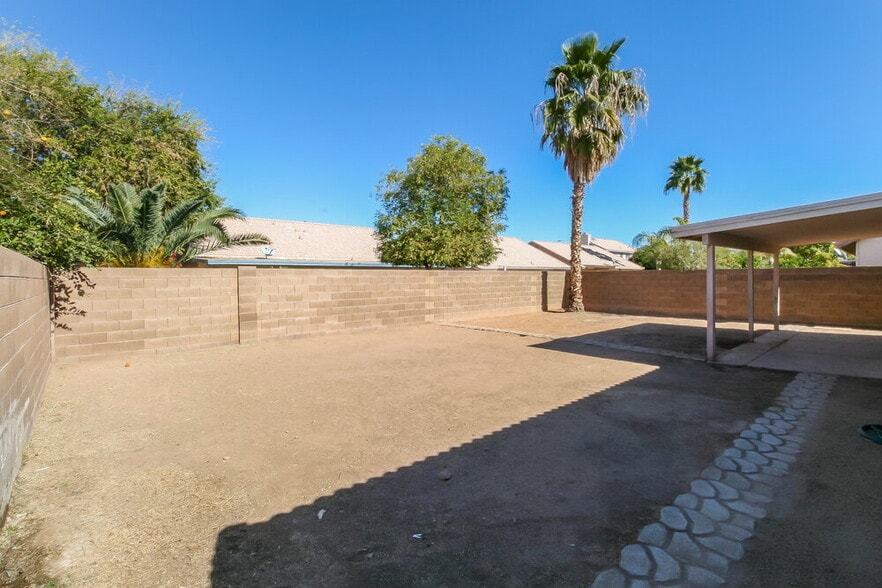 Building Photo - 1370 W Gary Dr