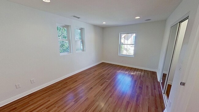 Building Photo - 415 W De La Guerra St