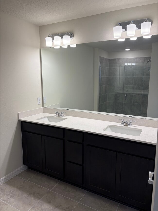 Building Photo - 110 Violet Vine Ln