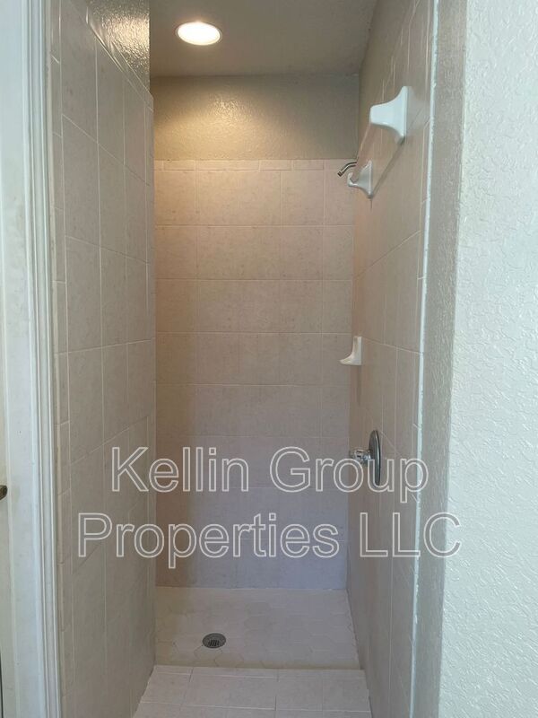 Building Photo - 1145 View Pointe Cir